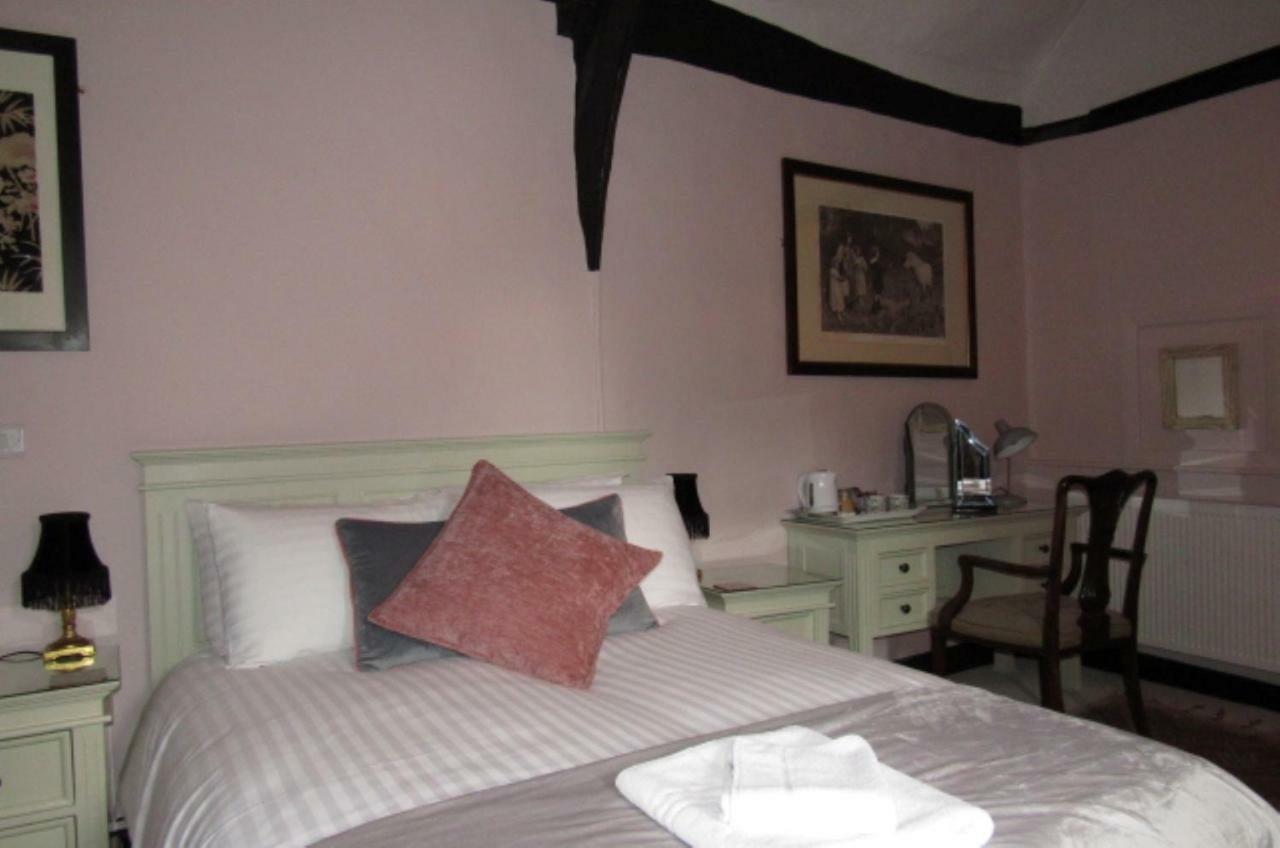 ברידג'ווטר The Old Vicarage Hotel & Restaurant מראה חיצוני תמונה A bedroom at the hotel