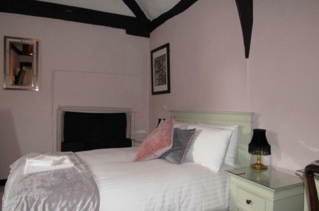 ברידג'ווטר The Old Vicarage Hotel & Restaurant מראה חיצוני תמונה A bedroom at the Old Mill